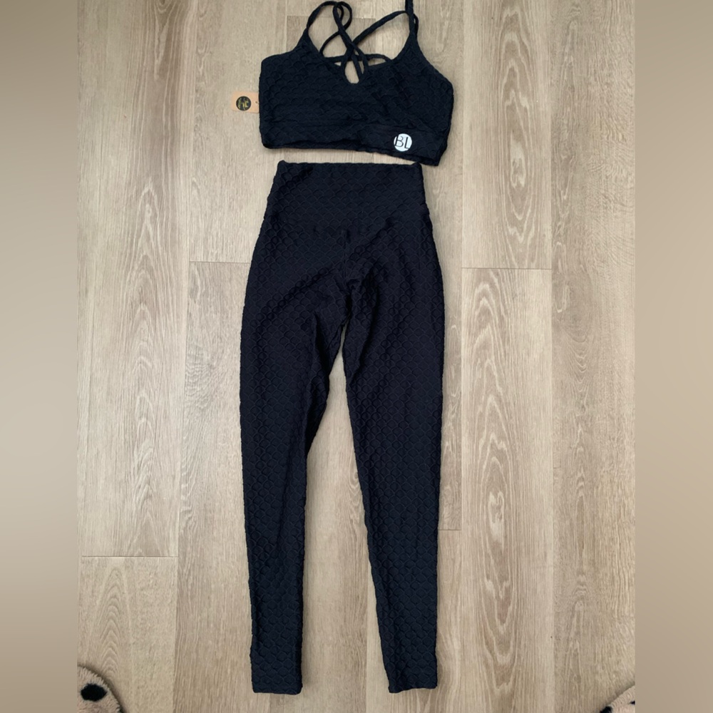 Black Textured Sports Bra and Leggings Set